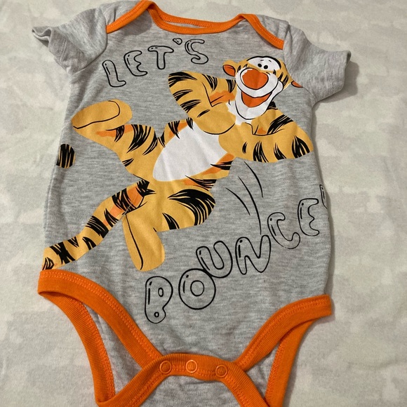 💛Winnie the Pooh tigger onesie - Picture 7 of 11